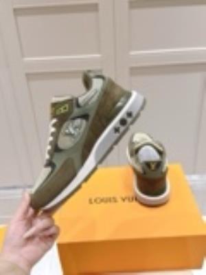 cheap quality Men's Louis Vuitton Run Way Sneakers Model No. 812